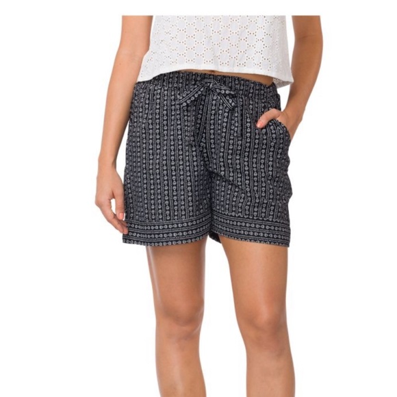 NWT Myra High Waist belted pocket shorts - Picture 2 of 7